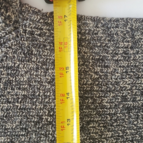 Men's Sweater - Picture 6 of 7